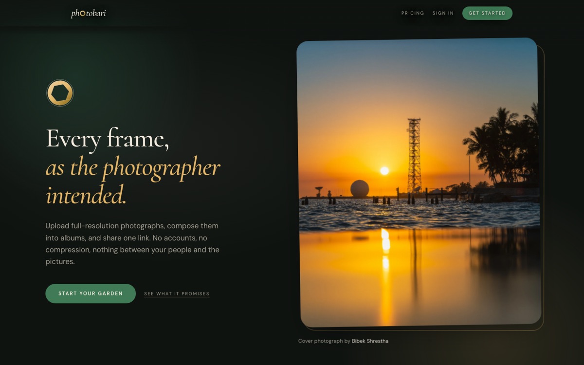 Photobari home page with a full-resolution sunset photograph